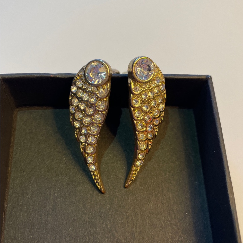 Elegant Gold Angel Wing clip on Earrings - Picture 5 of 6